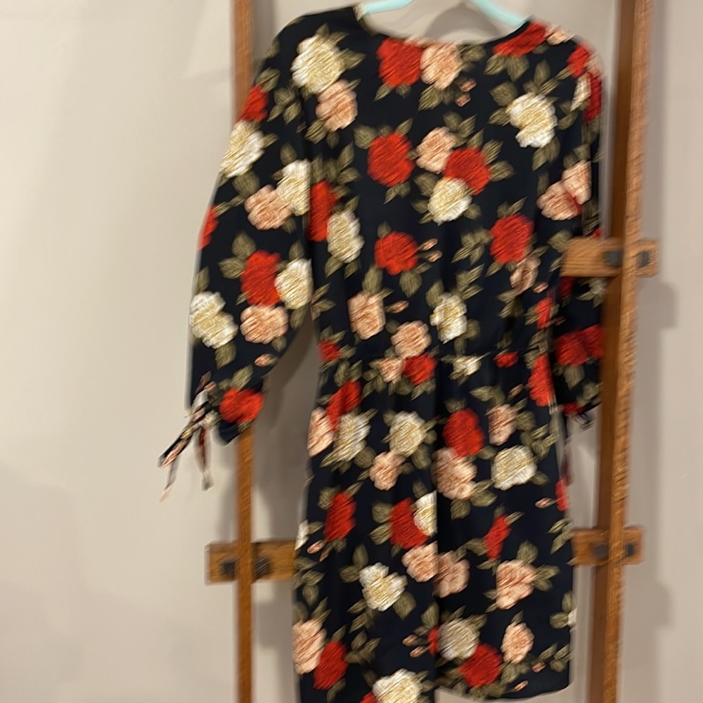 Black Flower Quarter Sleeve Dress - Picture 5 of 7